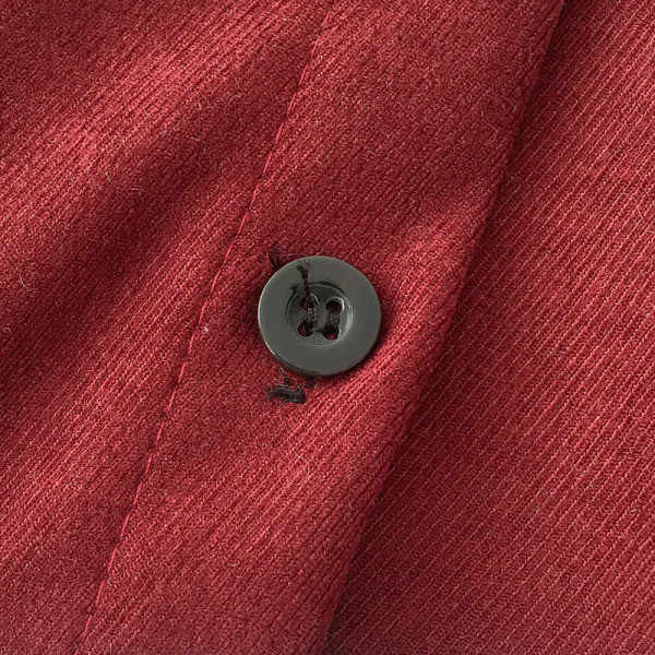 Stílusos női ing fehér és piros színben tüllel és nyakkendővel