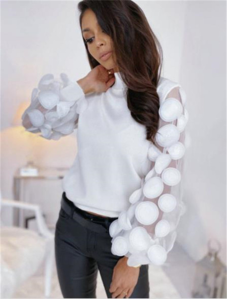 Modern női blúz magas gallérral és hosszú, széles ujjú fehér és fekete színben