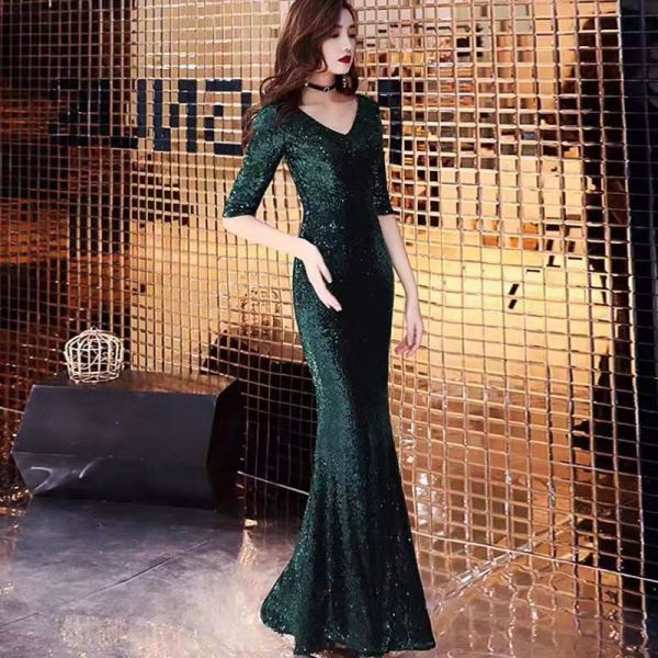 Rochie elegantă de damă cu decolteu spitz și mâneci 3/4 auriu, argintiu, verde și negru