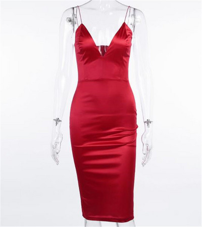 Κομψό γυναικείο μακρύ φόρεμα με λεπτούς ιμάντες ώμου και βαθύ λαιμόκοψη σε μαύρο και κόκκινο χρώμα