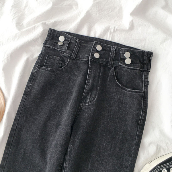 Modern női farmer fekete színben, gombokkal és magas derékkal