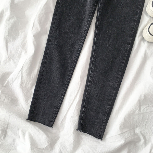 Modern női farmer fekete színben, gombokkal és magas derékkal