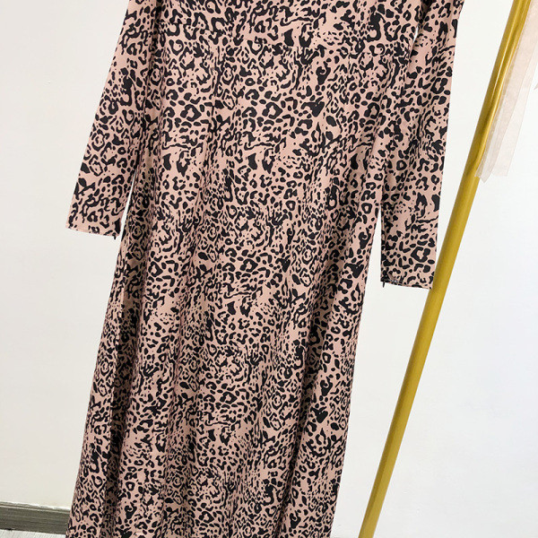 Rochie lungă cu decolteu pătrat și mâneci bufante în bej și model animal