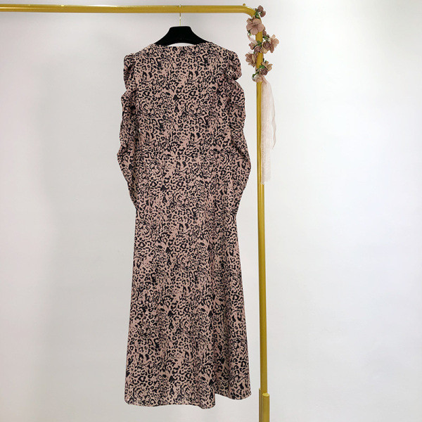 Rochie lungă cu decolteu pătrat și mâneci bufante în bej și model animal