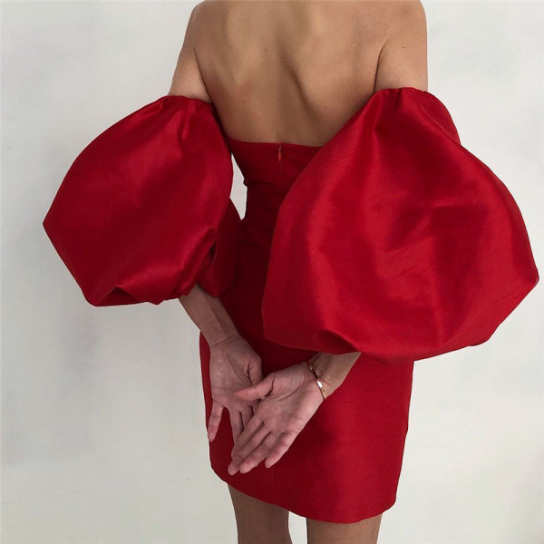 Új modell női ruha csupasz vállakat és spitz dekoltázst piros, kék és fekete színekben