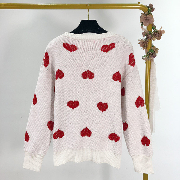 Rövid téli pulóver rátéttel - szív fehér és piros színben