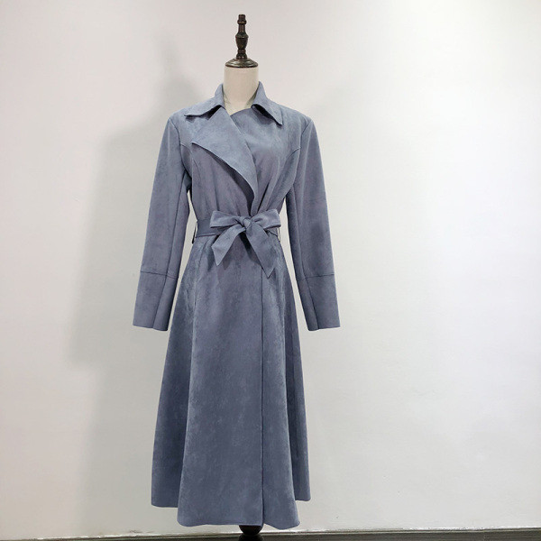 Vékony, közepes hosszúságú eco velúr kabát gombokkal és övvel bordó, kék, bézs és fekete színben