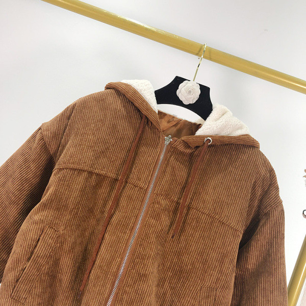 Rövid kordbársony kabát retro modell barna színben meleg béléssel és kapucnival