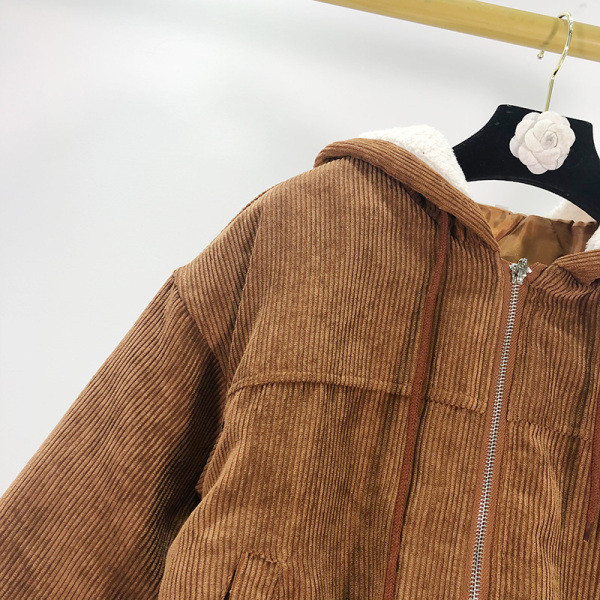 Rövid kordbársony kabát retro modell barna színben meleg béléssel és kapucnival