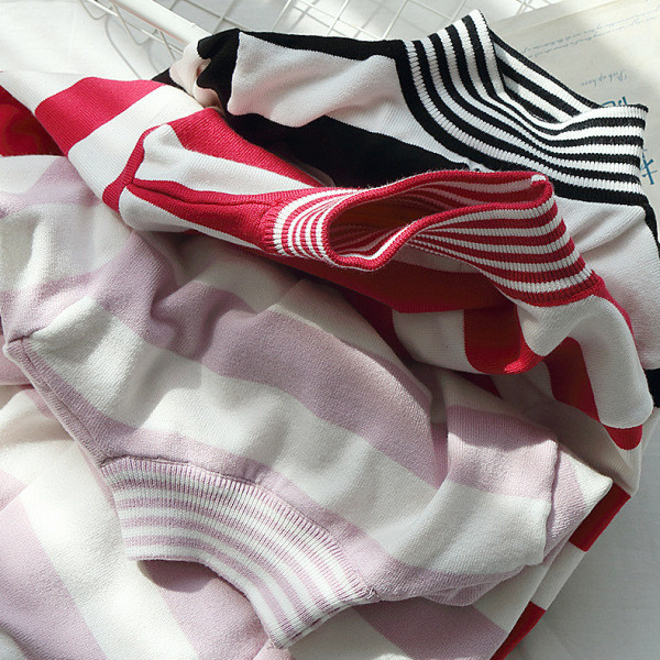 Női őszi-téli csíkos blúz piros, lila és fekete színekben