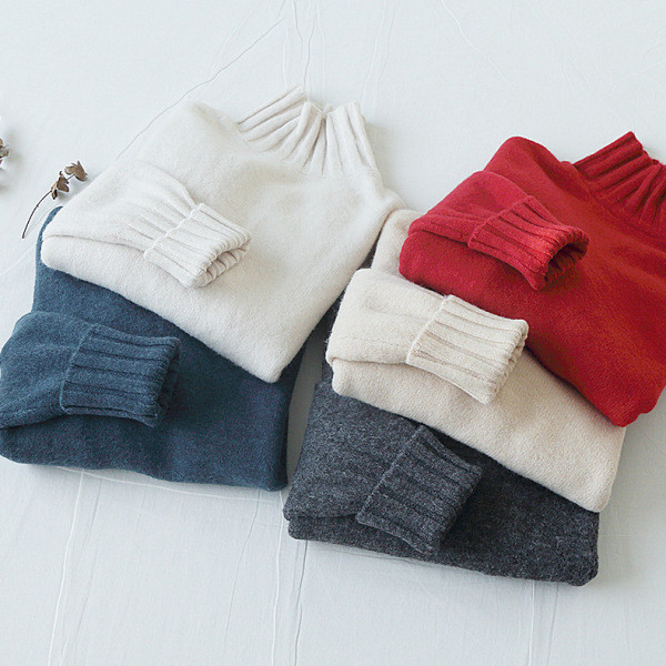 Női téli pulóver magas gallérral és hasítékokkal piros, szürke és bézs színben