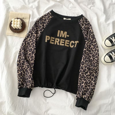 Modern női blúz barna és fekete színben, leopárd mintával és felirattal