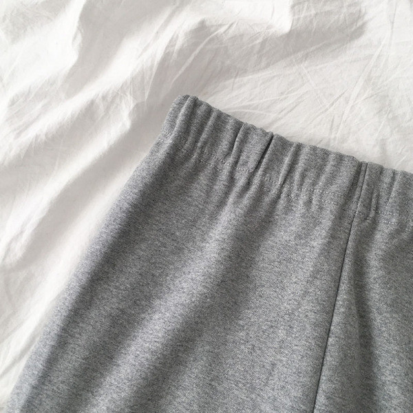 Дамски ватиран клин в сив и черен цвят с еластична талия