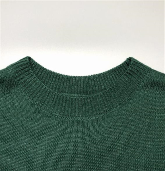 Alkalmi női pulóver ovális nyakkivágással és széles ujjú zöld színben