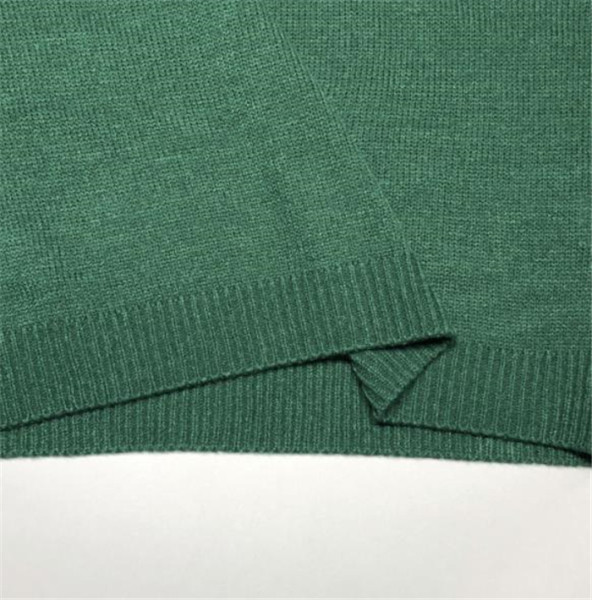 Alkalmi női pulóver ovális nyakkivágással és széles ujjú zöld színben