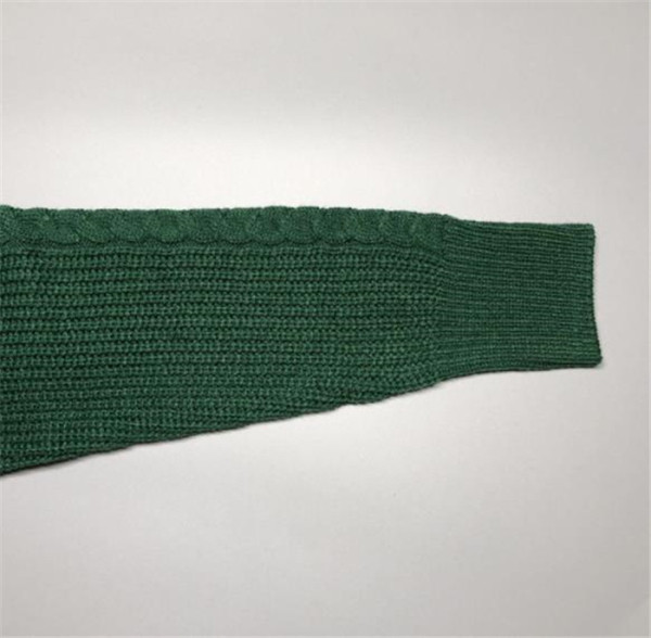 Alkalmi női pulóver ovális nyakkivágással és széles ujjú zöld színben