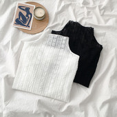 Bluză de damă din dantelă alb și negru, cu guler înalt și mâneci lungi