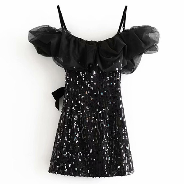 Elegáns rövid fekete ruha flitterekkel és tüll ujjakkal