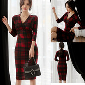 Új modell női kockás ruha 3/4-es ujjakkal, spitz nyakkivágással