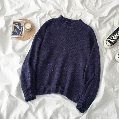 Alkalmi női pulóver fehér és kék színben, kerek nyakkivágással