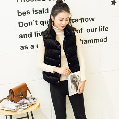 Női mindennapi bársonymellény fekete, rózsaszín és barna gombokkal