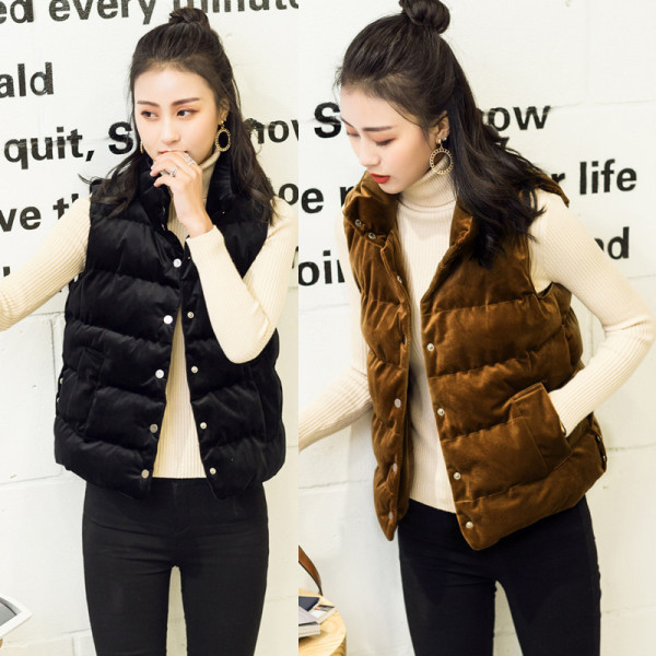 Női mindennapi bársonymellény fekete, rózsaszín és barna gombokkal