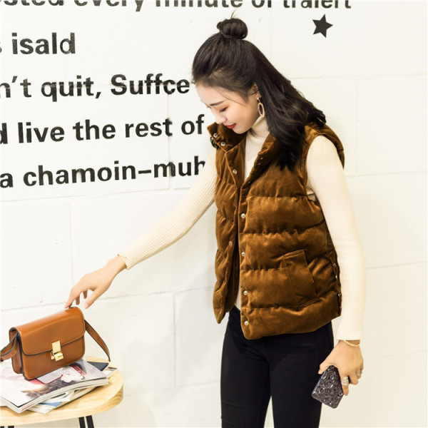 Női mindennapi bársonymellény fekete, rózsaszín és barna gombokkal