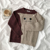 Alkalmi női pulóver hímzéssel és kerek nyakkivágással szürke és piros színben