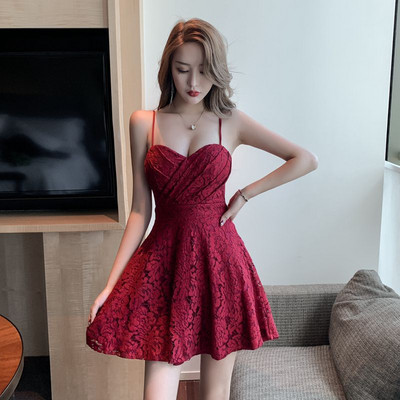 Stílusos női csipkeruha vékony pántokkal, fehér, fekete és bordó színben