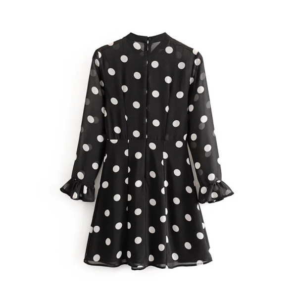 Rochie lejeră decupată model cu legături la decolteu în negru