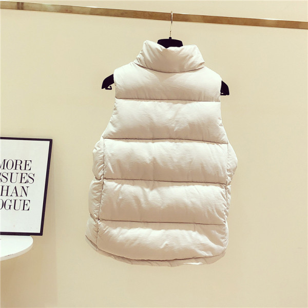 Női alkalmi mellény zsebekkel és spitz nyakkivágással fekete-fehér színben