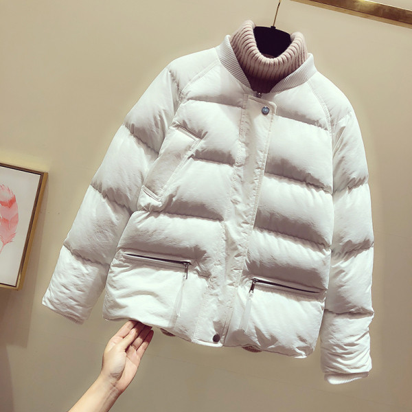 Női őszi-téli kabát kerek nyakkivágással és zsebekkel kék, fehér, fekete és bézs színben