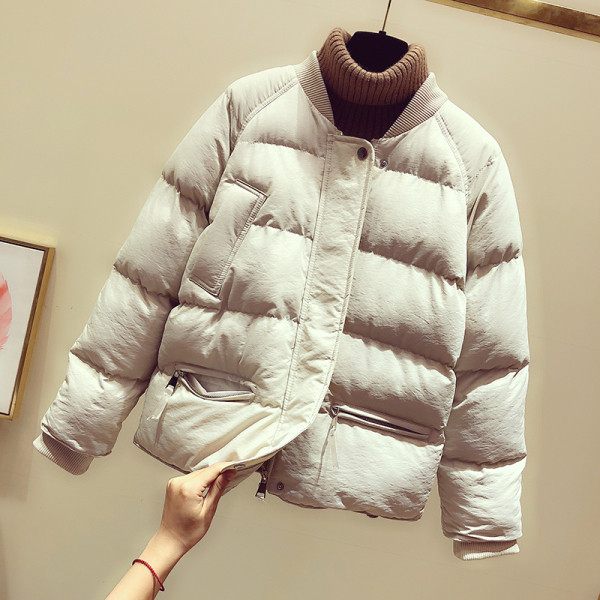 Női őszi-téli kabát kerek nyakkivágással és zsebekkel kék, fehér, fekete és bézs színben