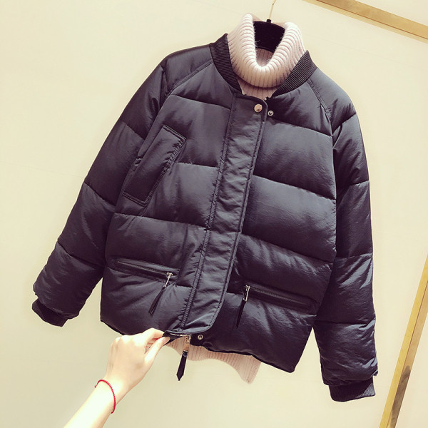 Női őszi-téli kabát kerek nyakkivágással és zsebekkel kék, fehér, fekete és bézs színben