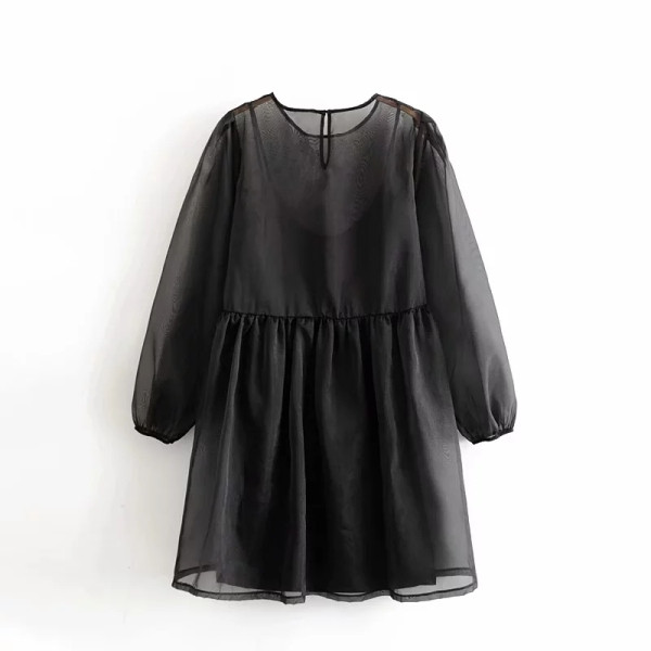 Fekete színű, rövid szabású sifonruha ovális nyakkivágással