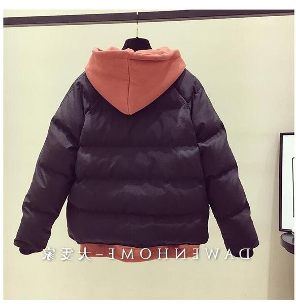 Női alkalmi kabát gombokkal és zsebekkel fekete és bézs színben