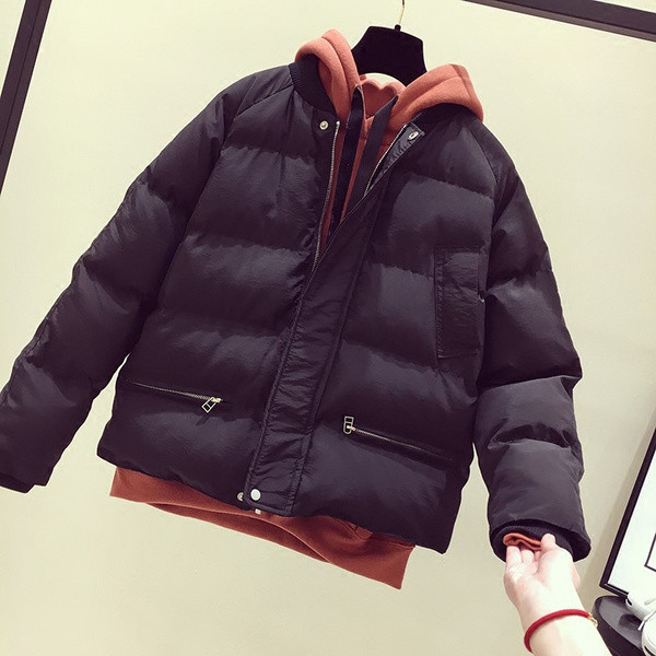 Női alkalmi kabát gombokkal és zsebekkel fekete és bézs színben