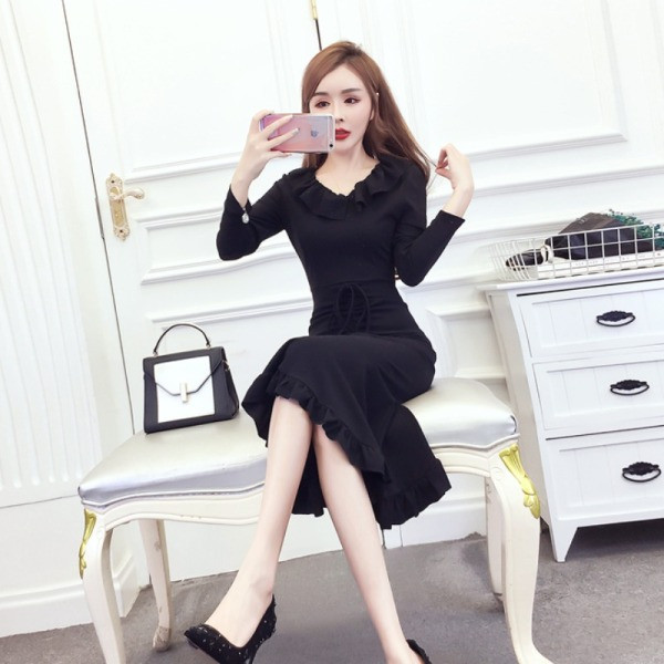 Modern női hosszú ruha, hosszú ujjú és nyakkendős rózsaszín és fekete színben