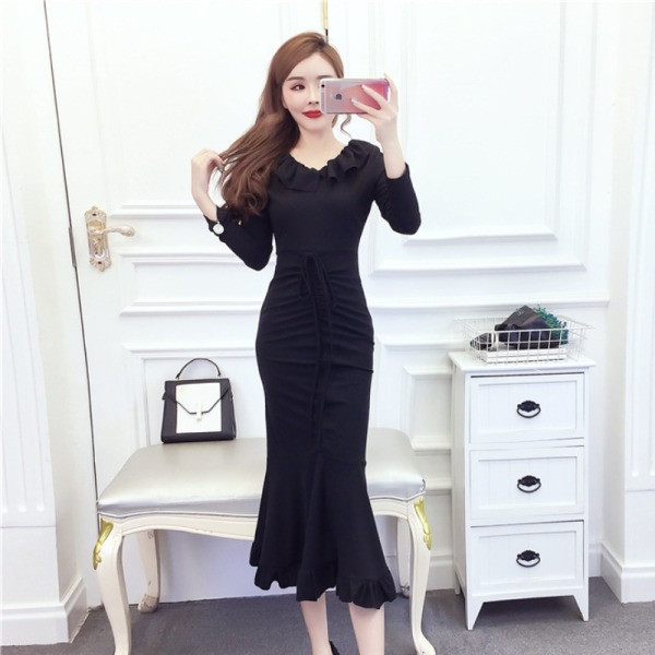 Modern női hosszú ruha, hosszú ujjú és nyakkendős rózsaszín és fekete színben