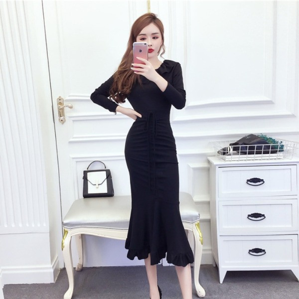 Modern női hosszú ruha, hosszú ujjú és nyakkendős rózsaszín és fekete színben