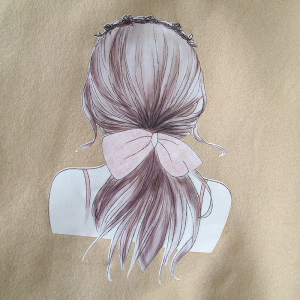 Nappali női pulóver bézs színben, rátéttel és kapucnival