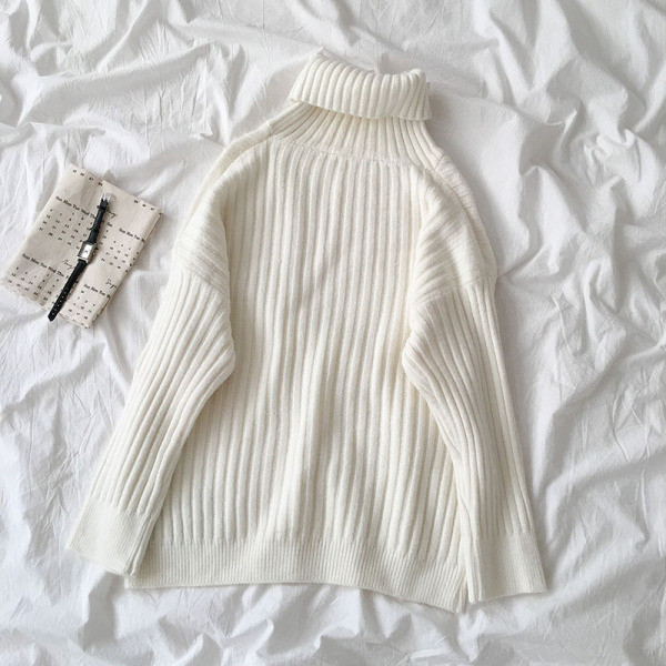 Modern női pulóver fekete-fehér színben pólógallérral