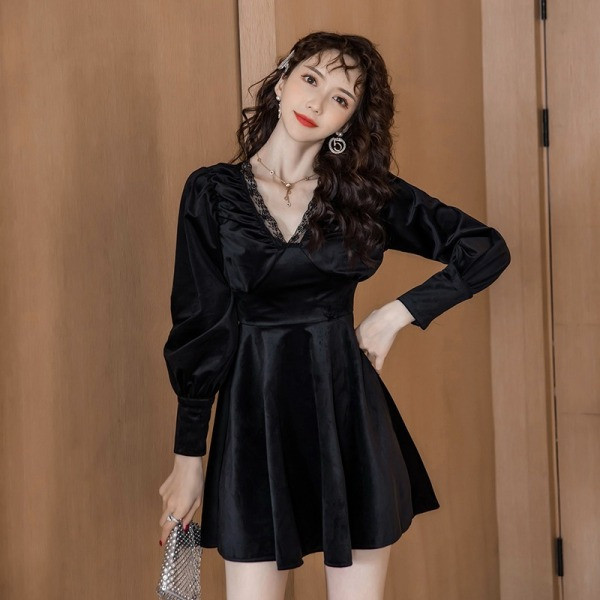 Model elegant de rochie de dama in bej si negru