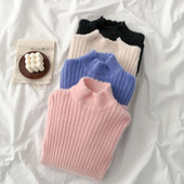 Női pehelypulóver fekete, rózsaszín, kék és bézs színben, pólógallérral