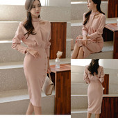 Rochie elegantă de damă cu guler jos și nasturi în culoarea roz