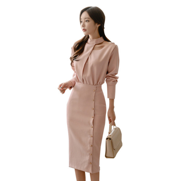 Rochie elegantă de damă cu guler jos și nasturi în culoarea roz