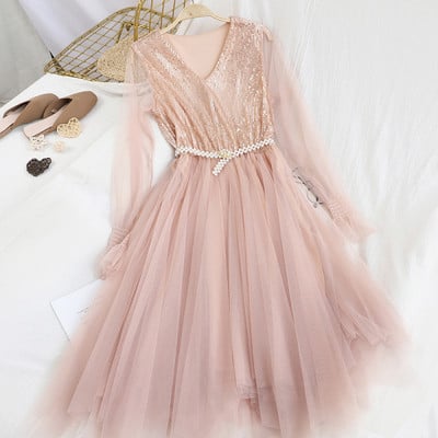 Stílusos női ruha rózsaszín, fekete és bézs színben, V-nyakkal és flitterekkel