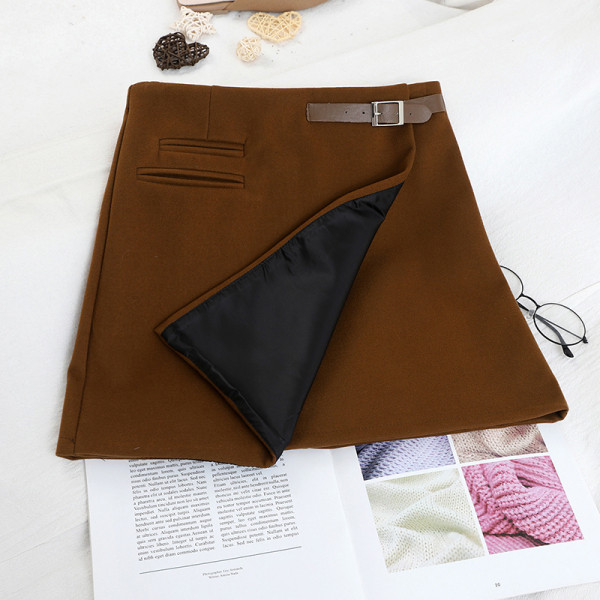 Modern női szoknya fekete, bézs és barna színben, zsebbel és magas derékkal