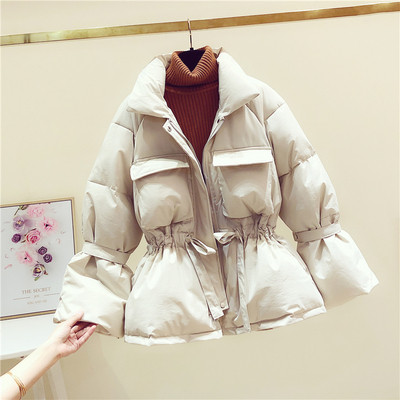 Női téli kabát derékban összekötővel és ujjakkal fehér, fekete, kék és piros színben