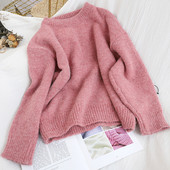 Γυναικείο πουλόβερ κλασικό μοντέλο σε πέντε χρώματα με στρογγυλή λαιμόκοψη